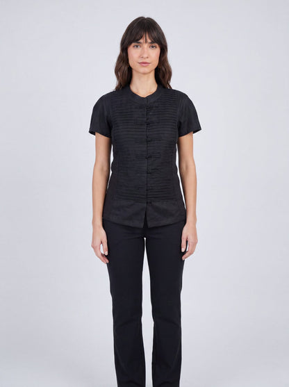 Inori Short Sleeve Top, premium 100% linen mandarin collar short-sleeve blouse with frog-button closures and adjustable lace-up back – close-up detail
