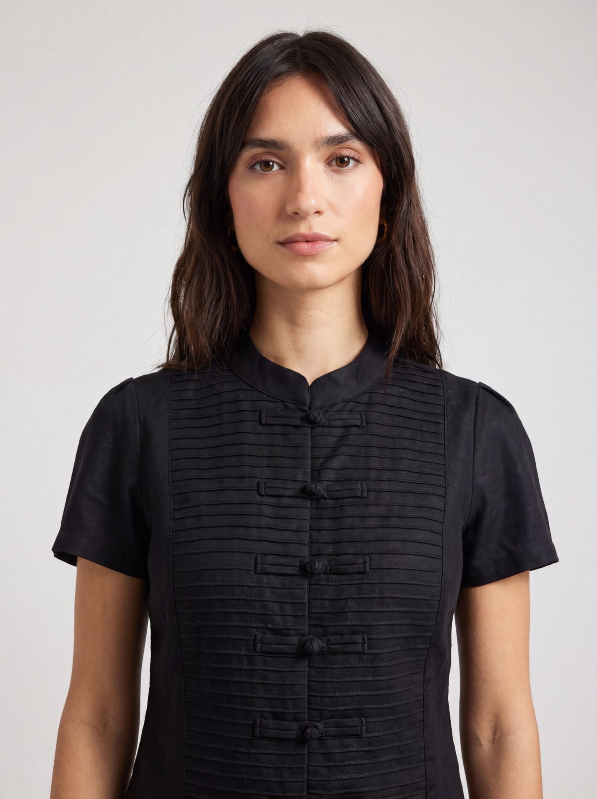 Inori Short Sleeve Top, premium 100% linen mandarin collar short-sleeve blouse with frog-button closures and adjustable lace-up back – back view