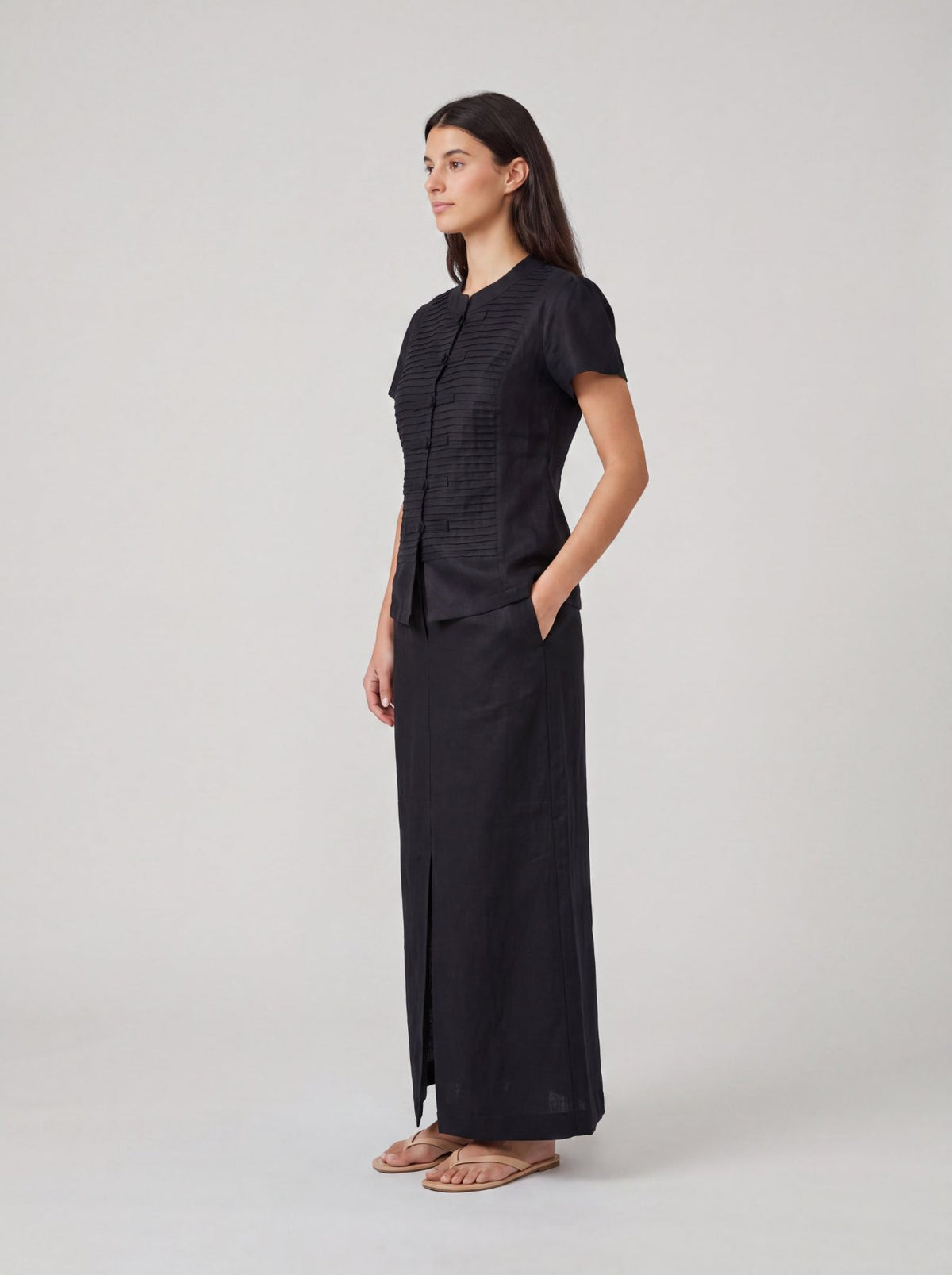 Inori Short Sleeve Top, premium 100% linen mandarin collar short-sleeve blouse with frog-button closures and adjustable lace-up back – flat lay detail