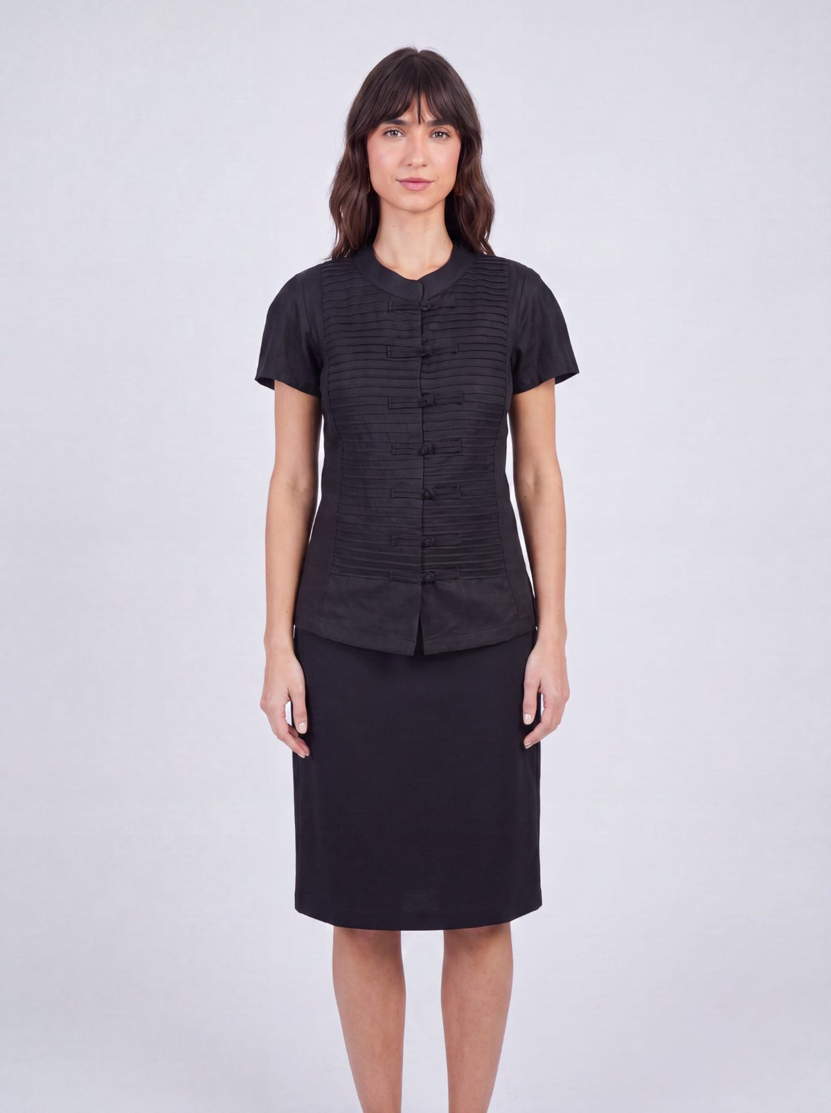 Inori Short Sleeve Top, premium 100% linen mandarin collar short-sleeve blouse with frog-button closures and adjustable lace-up back – side view